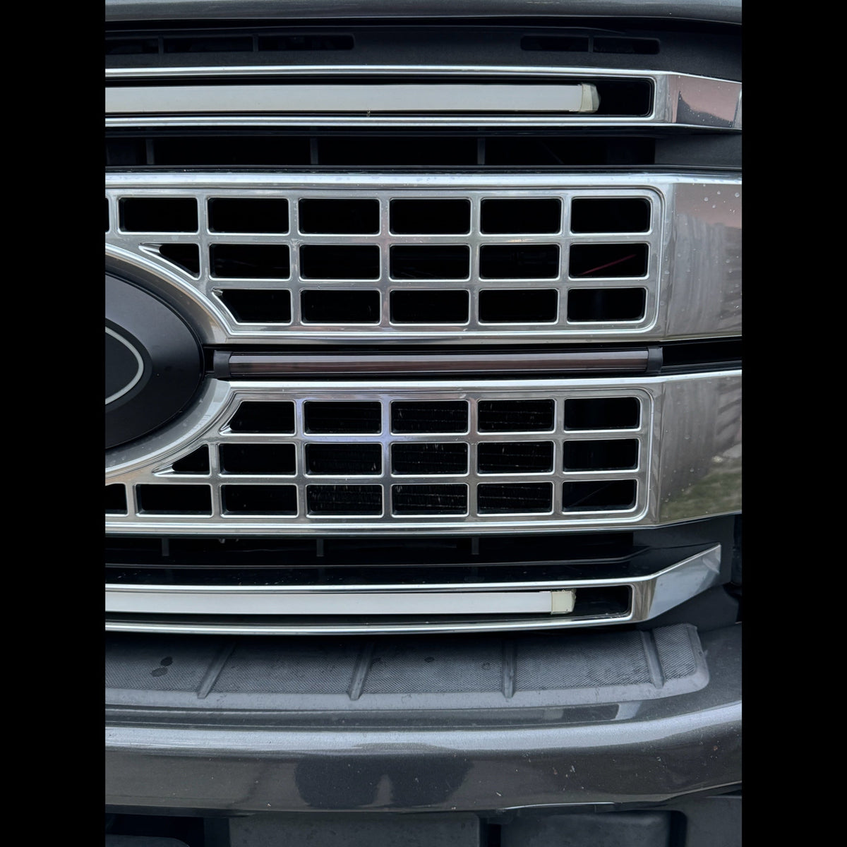 2017-2019 Ford Super Duty Platinum Center LED DRL Bar – F-250/F-350/F-450